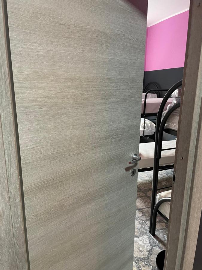 נאפולי Alexander Hostel מראה חיצוני תמונה